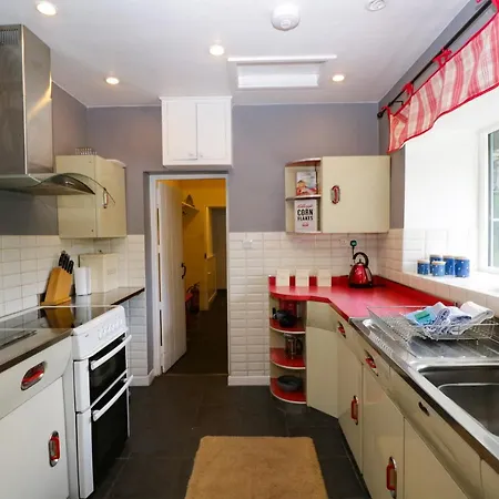 Melbourne House * Coniston